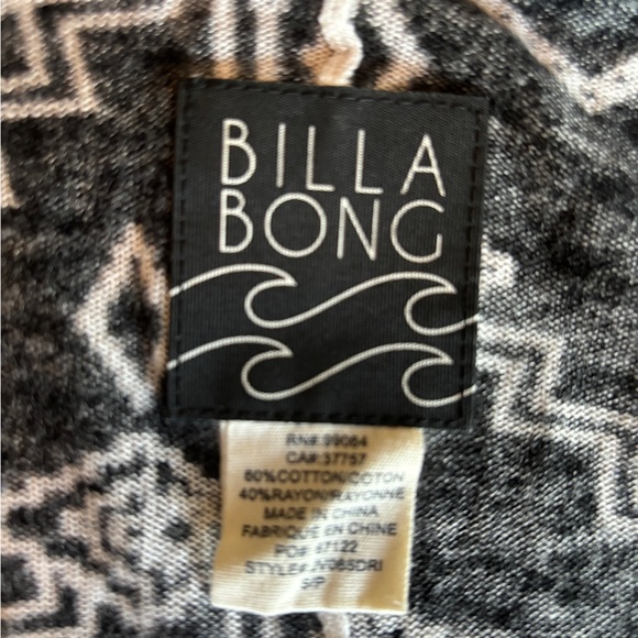 Billabong black pattern shawl with sleeves - Picture 3 of 5